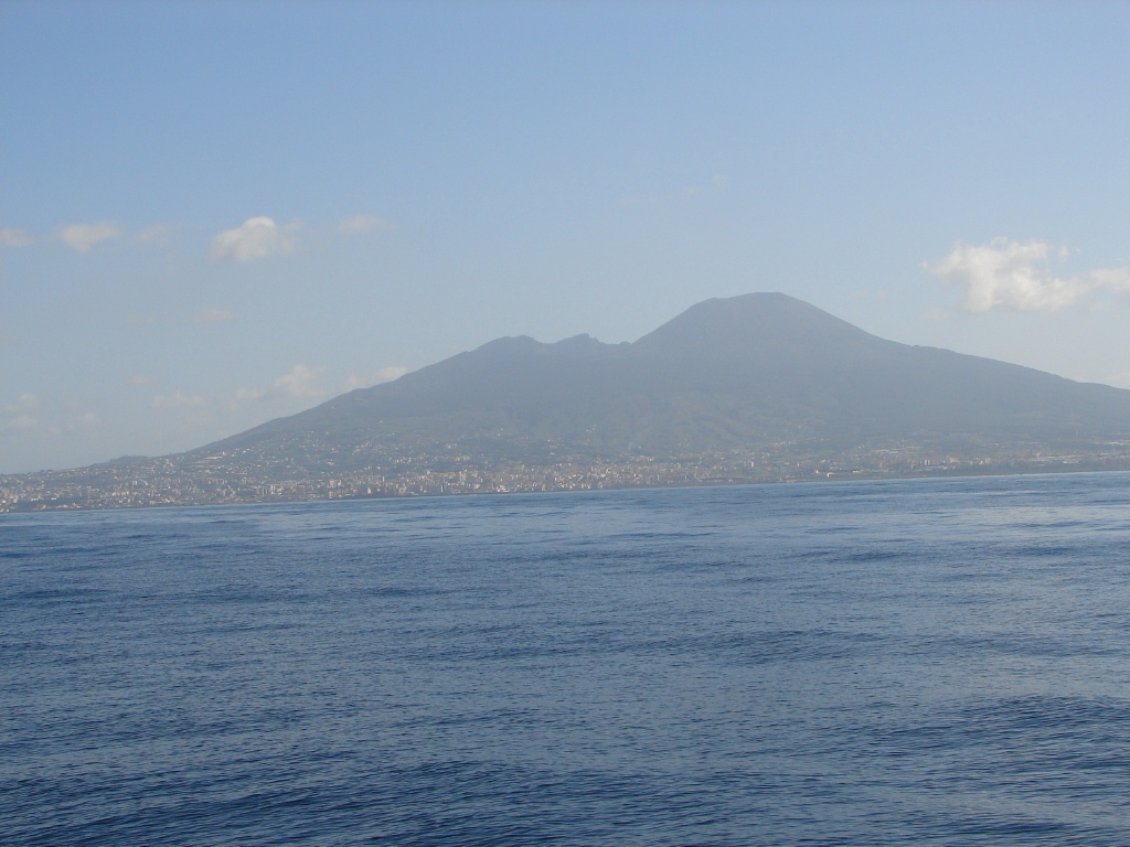 2008/03(March)/AroundTheWorld/Isle of Capri/1024x768_Mt. Vesuvius and Mt. Somme Volcanos.jpg